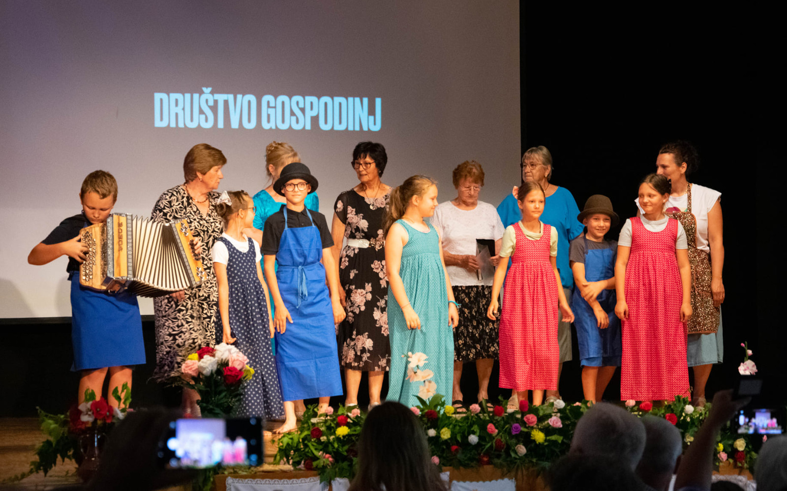 folklora pevke vitomarci 50