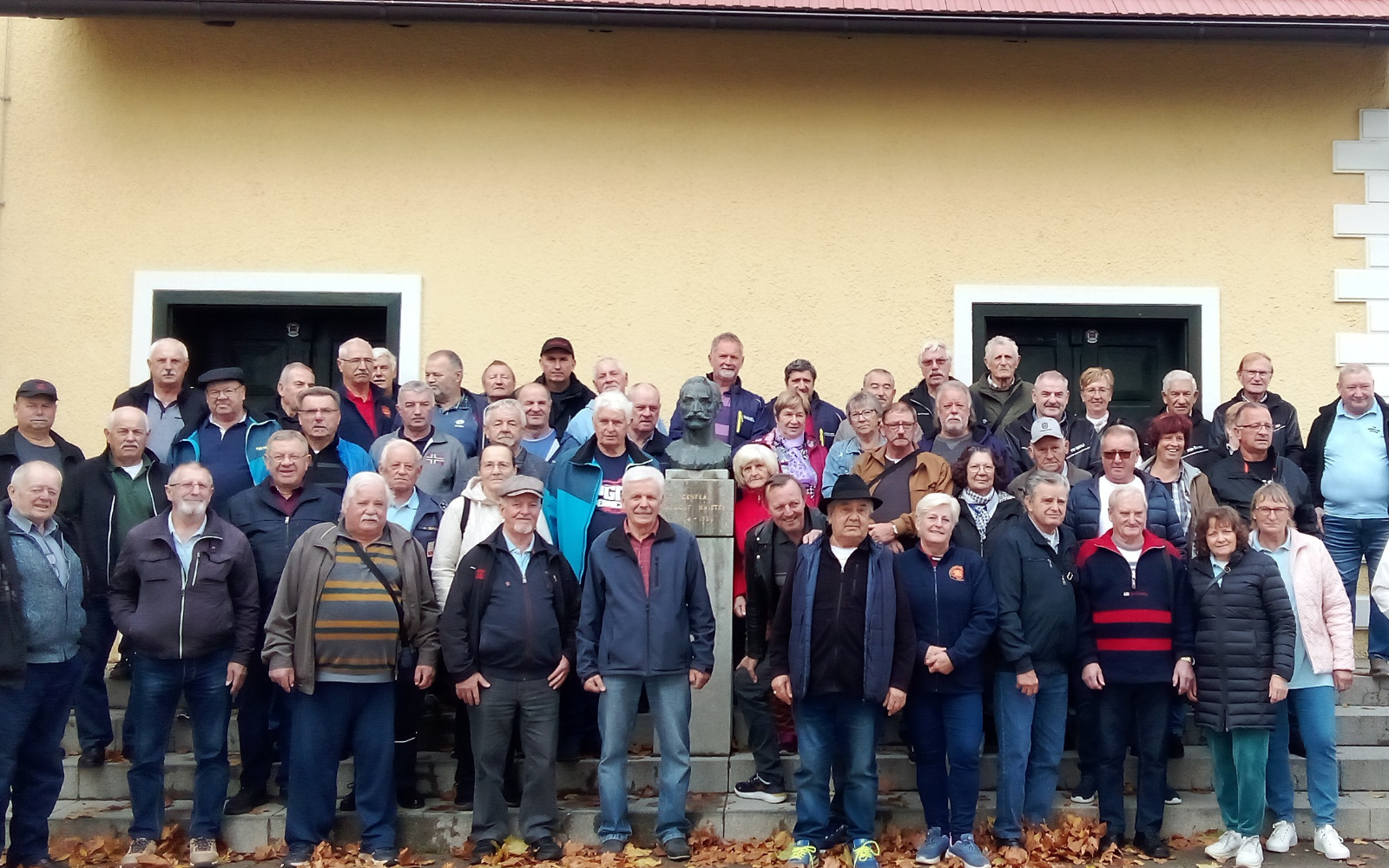 Spoštljivi gasilski poklon Maistru na Zavrhu