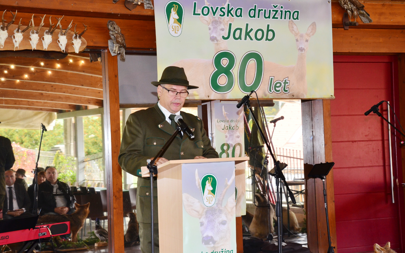 lovci 2410 3