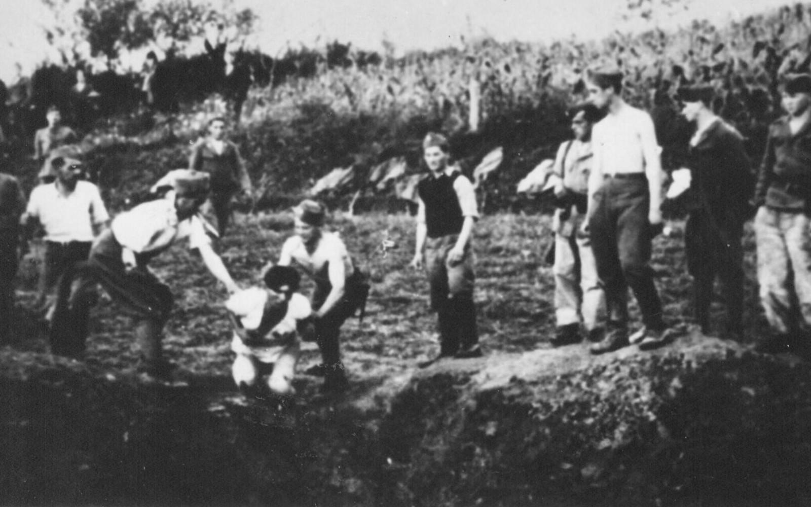 Smo res že pred pogromi in getoizacijo drugačnih