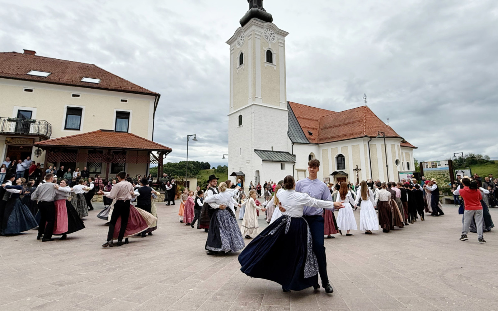 Mladi folklorniki navdušili na Jurjevem srečanju