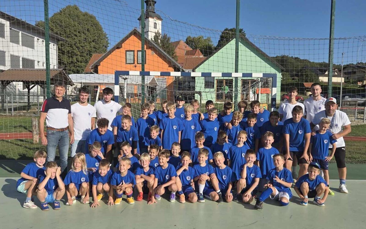 48 otrok otvorilo futsal tabor v Benediktu.