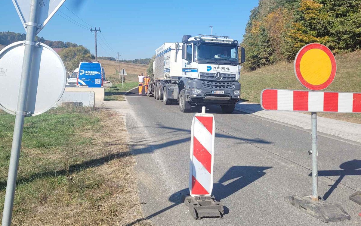 Obnovljena občinska cesta od slatinskega rondoja proti Drvanji v občini Benedikt.