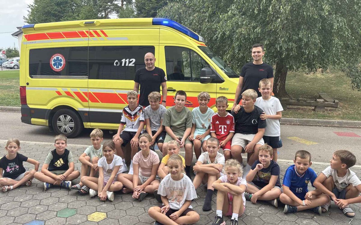 Otroci na Vitomirjevem taboru med različnimi počitniškimi dejavnostmi, ustvarjanjem, igro, športom in druženjem v Vitomarcih.