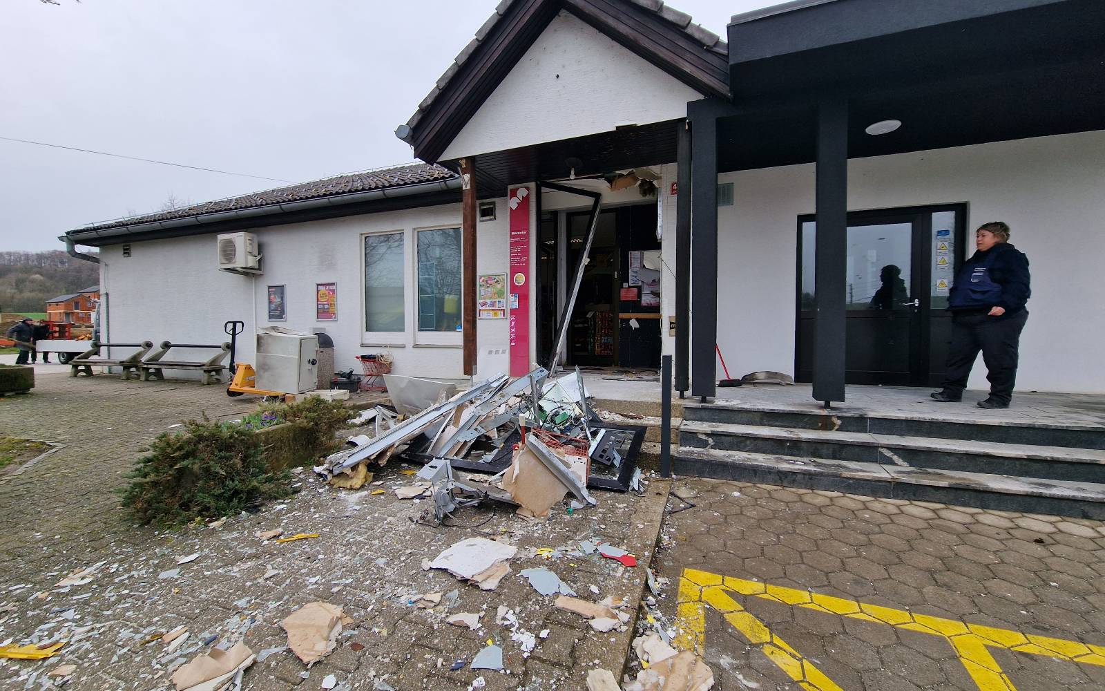 V Jurovskem Dolu razstrelili bankomat