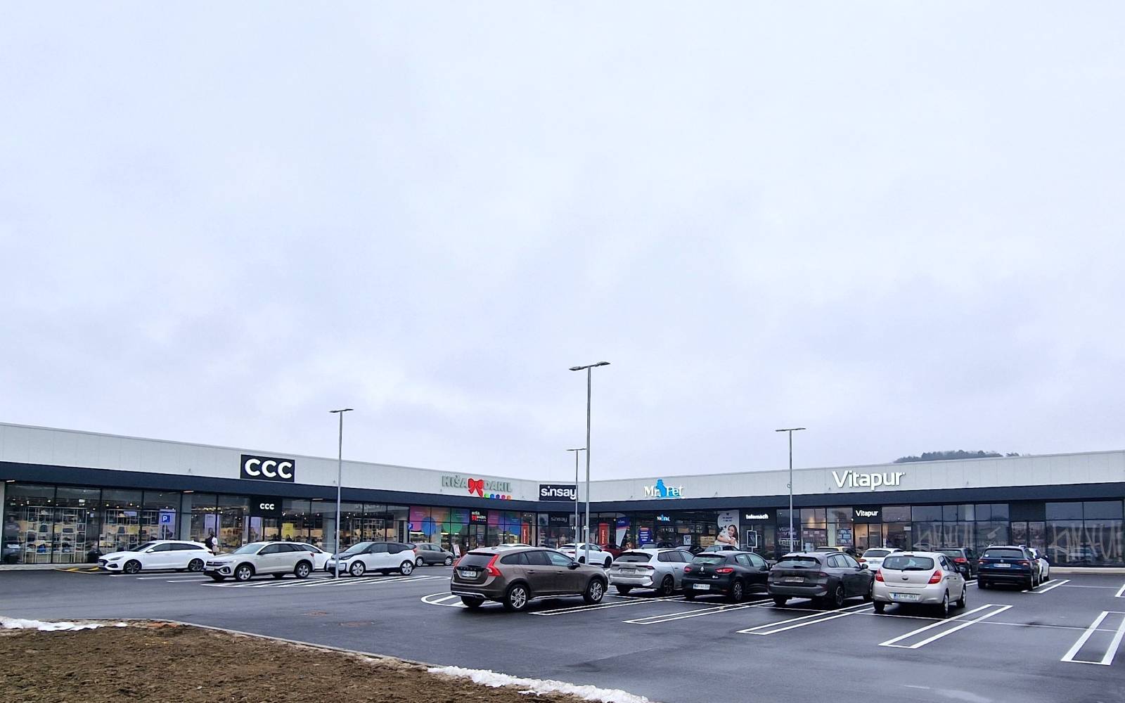 Trgovine odprte, Jack & Joe še ne