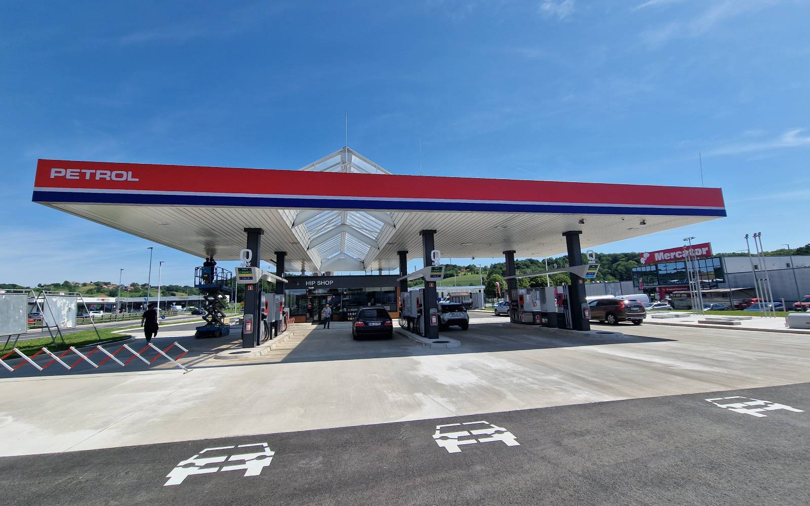 Obnovljeni Petrol odprl svoja vrata