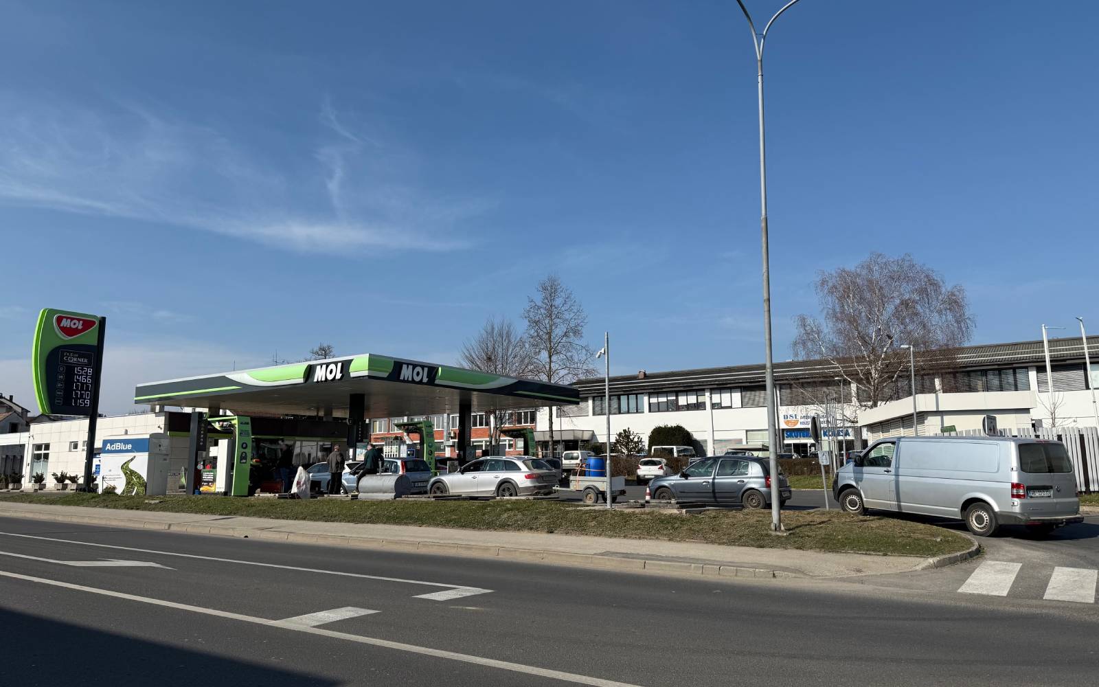 Kriza na trgu goriv - kolone, omejitve in dražitve