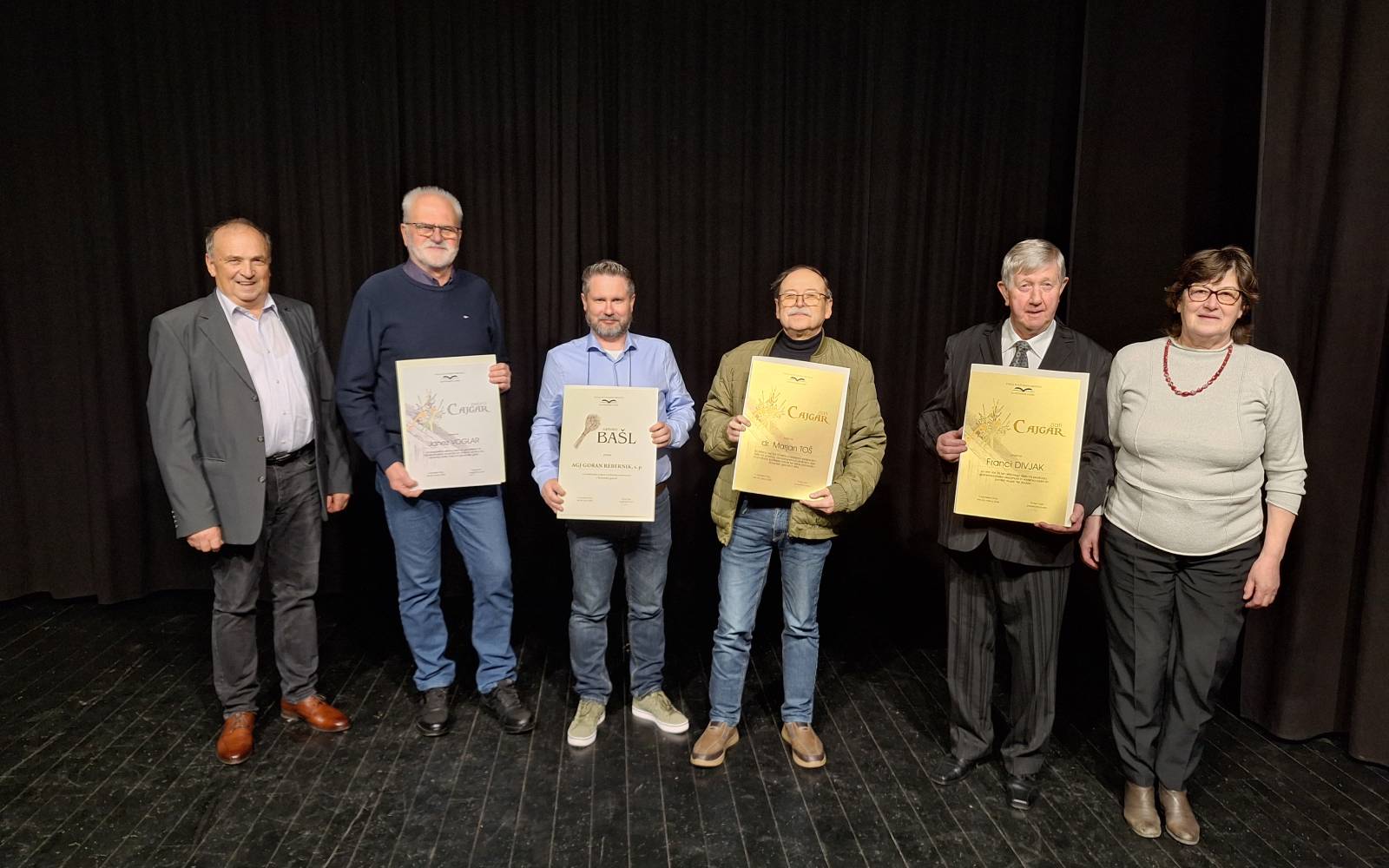 Podelili kar dva zlata cajgarja