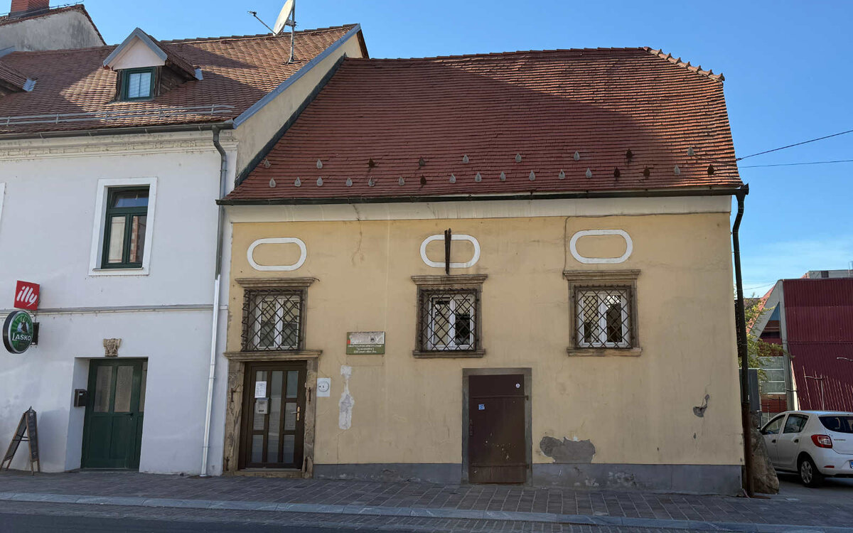 Lenarški Rotovž, kjer je Radio Slovenske gorice 15. februarja 1995 začel oddajati na frekvenci 96,4 MHz