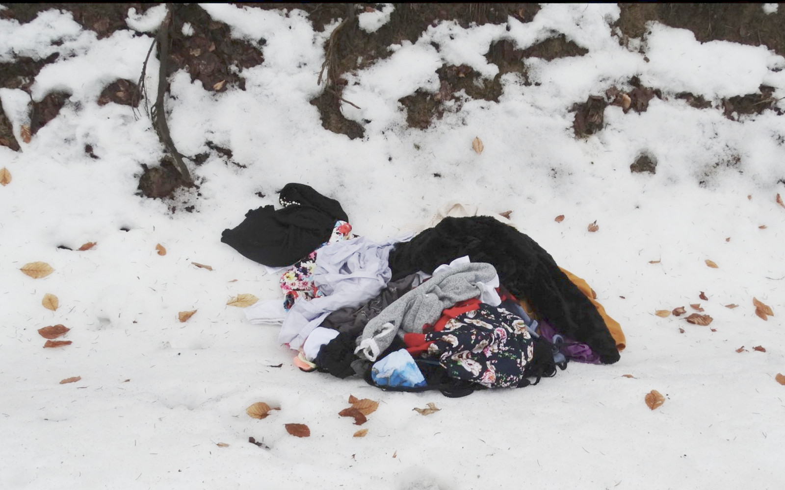 Stara oblačila ne sodijo v naravo