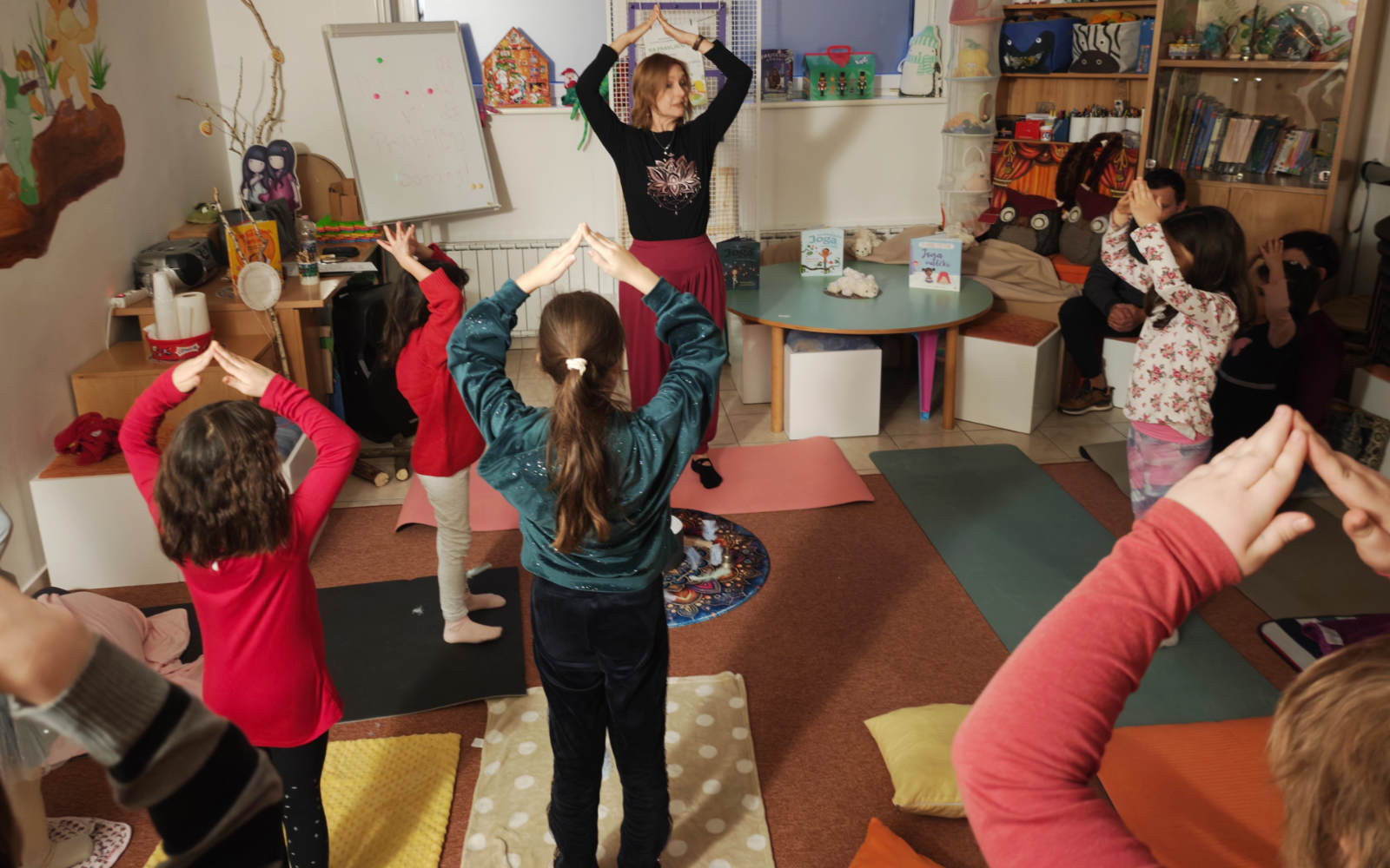 Družine ob sredah zavzamejo lenarško knjižnico