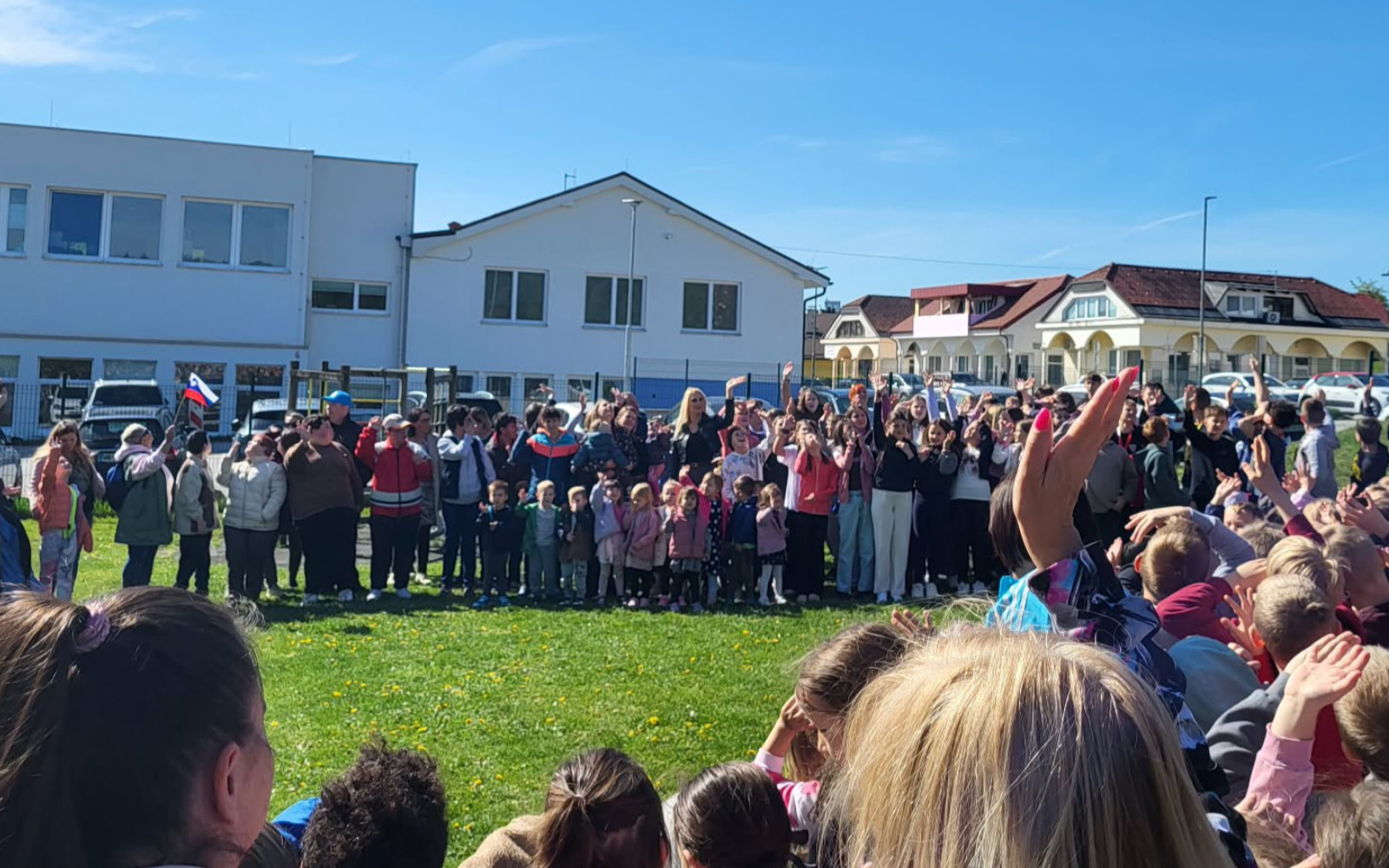 Rekordno število prepevalo slovenske pesmi v Lenartu
