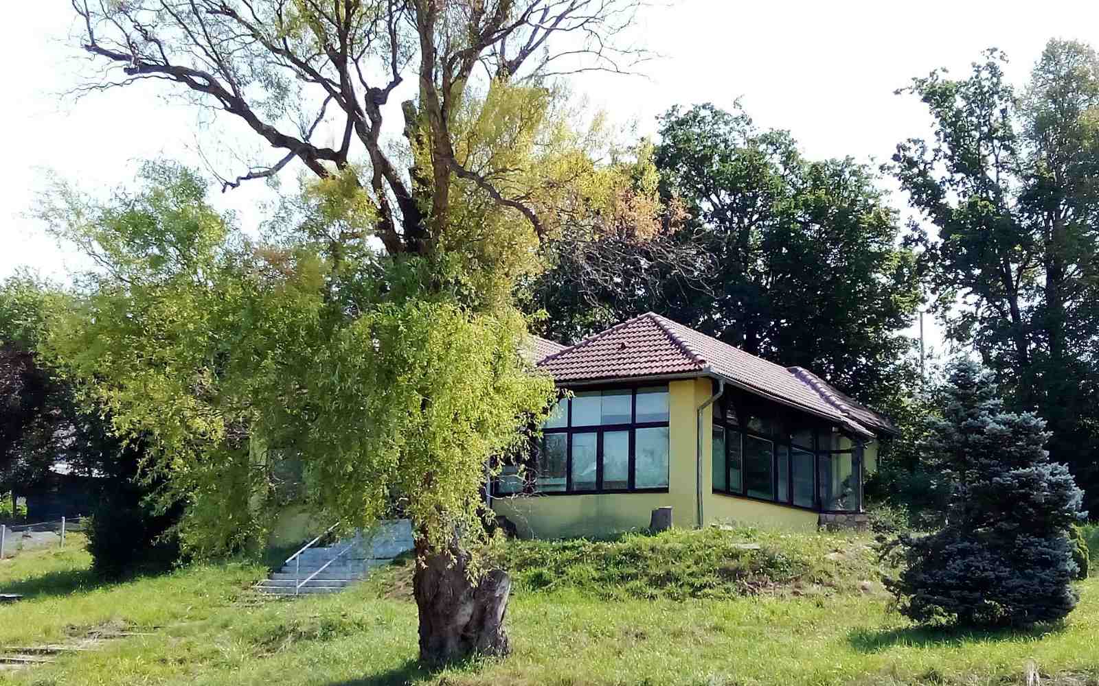 Trojiško jezero in nekdanji lokal Žaba v Sveti Trojici v Slovenskih goricah