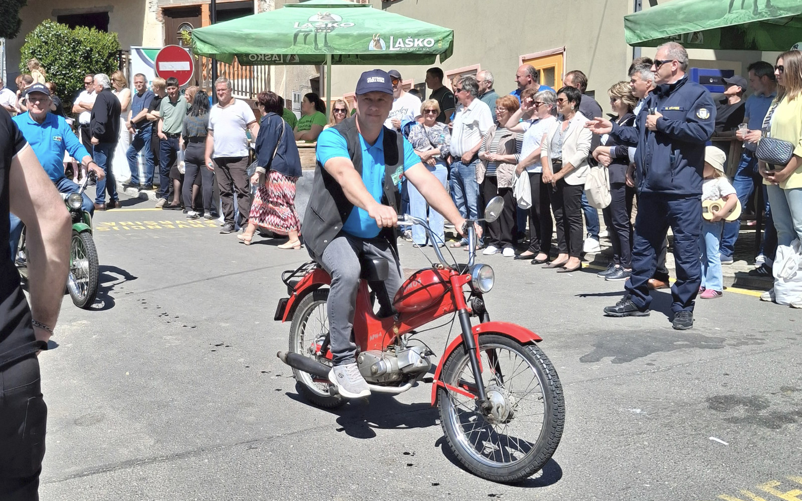 Starodobna vozila oživele ulice Svetega Jurija ob Ščavnici