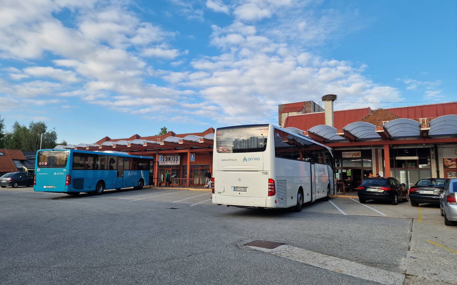 Avtobusni postaji se nasmihajo lepši časi