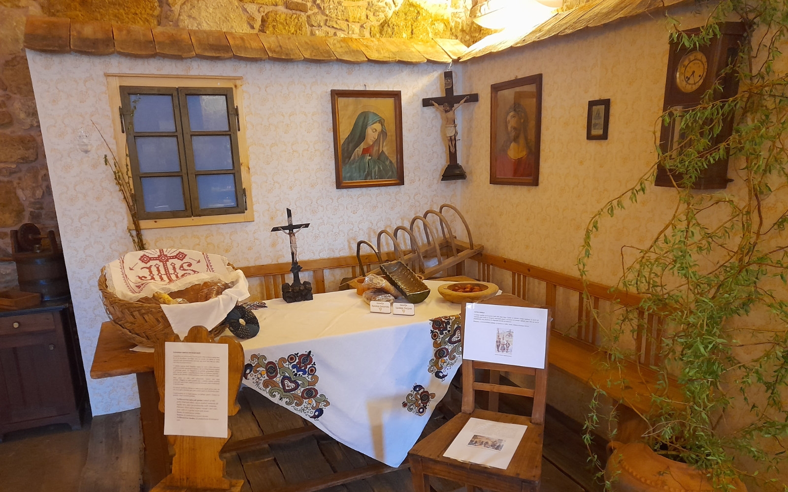 Nekdanja velikonočna izba, ki so jo pripravili vaščani Sp. Senarske. Foto: Marjan Toš