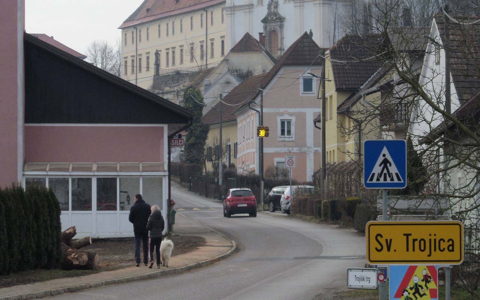 Ob vstopu v Sv. Trojico iz smeri Gornja Radgona in Sp. Porčič bo urejeno krožišče Grič. Foto Marjan Toš.