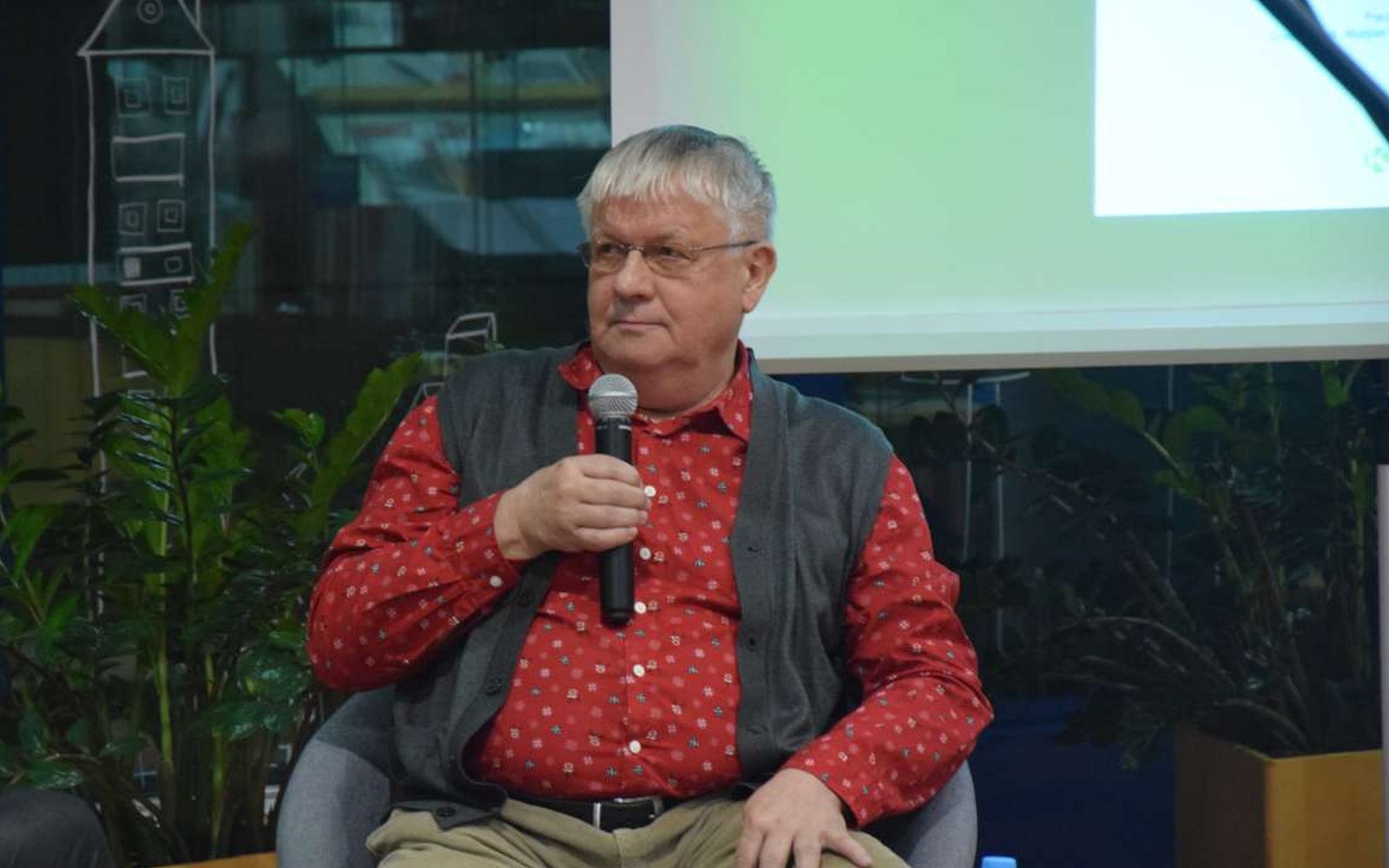 Branko Žunec: »Ravno če si majhen, moraš biti glasen, če imaš kaj povedati«, je misel dr. Vratuše, kateri sem skušal s knjigo slediti«. Foto: arhiv Ustanove dr. Šiftarjeva fundacija