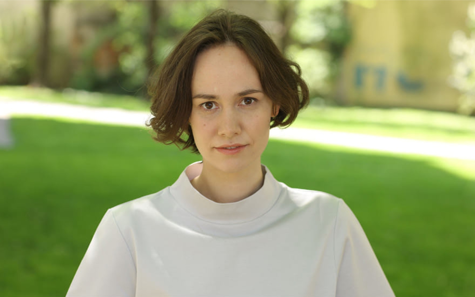Urška Lipovž pravi, da najbolj spoštuje ženske, ki pozicije moči izkoristijo, da pomagajo drugim ženskam, in prej kot rivalstvo do njih udejanjajo solidarnost. Foto: arhiv Levice