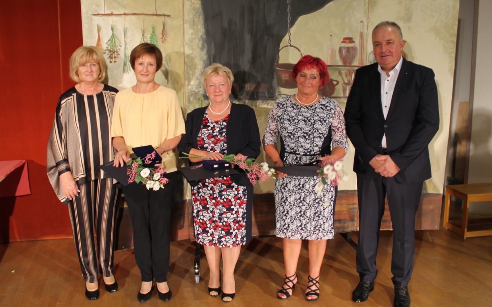 Dobitniki plaket Društva pedagogov dr. Antona Trstenjaka. Foto: arhiv OŠ Sveta Ana