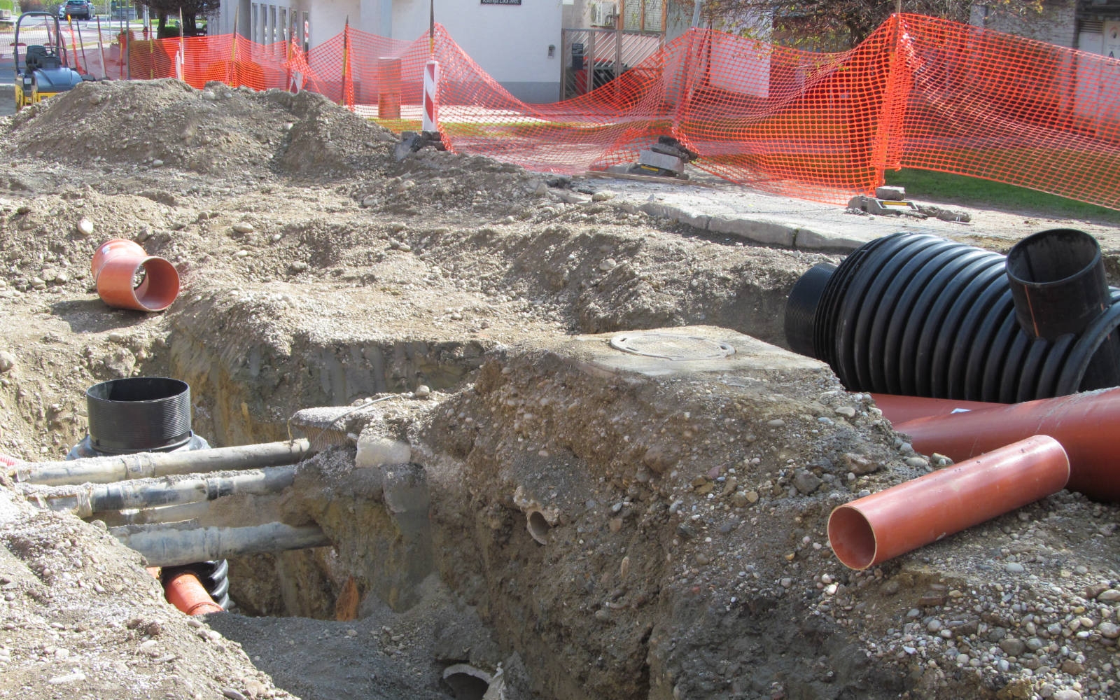 Del Maistrove ulice v Lenartu je eno samo gradbišče. Foto: Marjan Toš