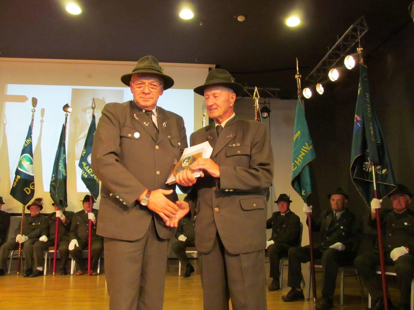 Spominsko plaketo LZS je prejel častni predsednik ZLD Ptuj – Ormož mag. Emilijan Trafela. Foto Marjan Toš.