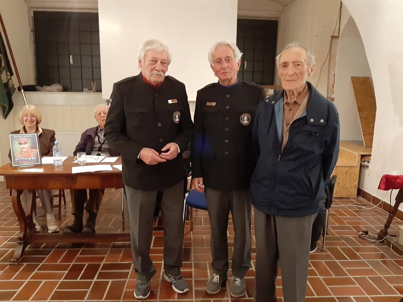 Častna člana Ivan Tušek (levo)  in Dušan Lužovec (desno) v družbi predsednika Aleša Ariha (v sredini). Foto: Marjan Toš