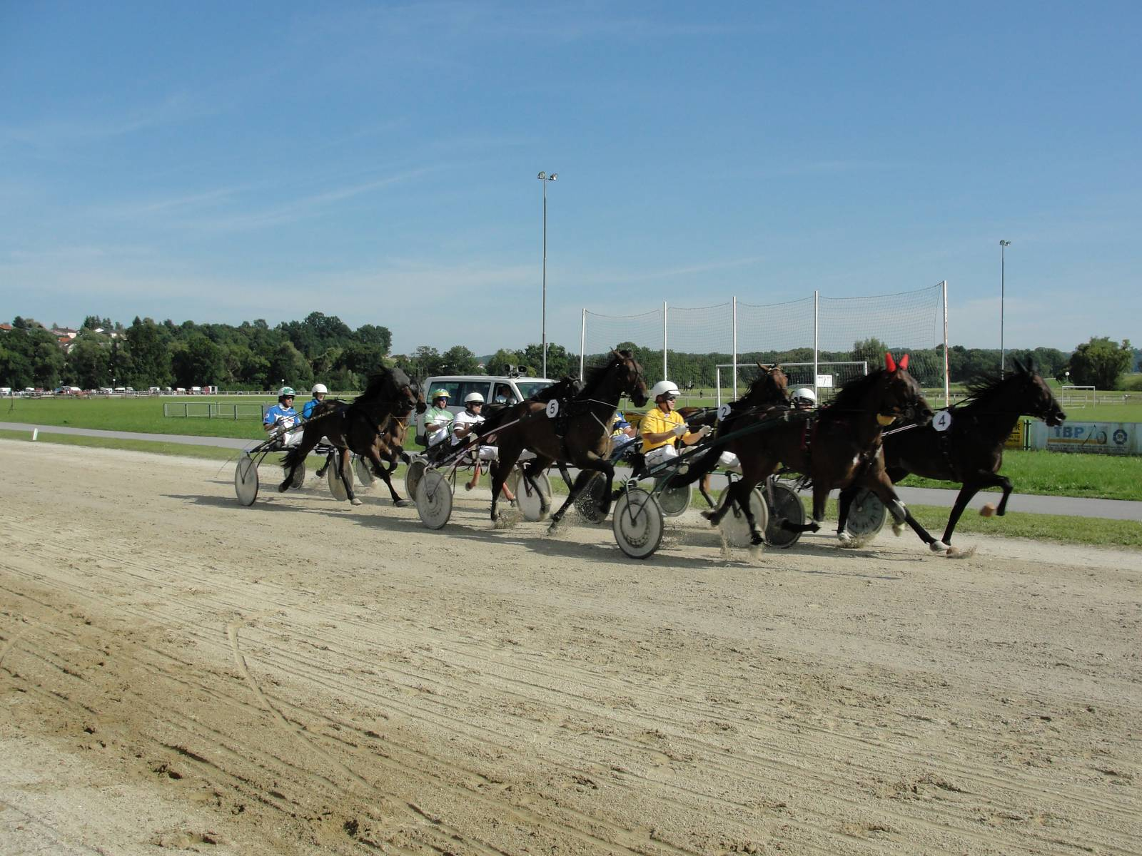 Lenart je bil poleg tradicionalnih kasaških dirk na Poleni tudi gostitelj skupščine Kasaške zveze Slovenije. Foto: Marjan Toš