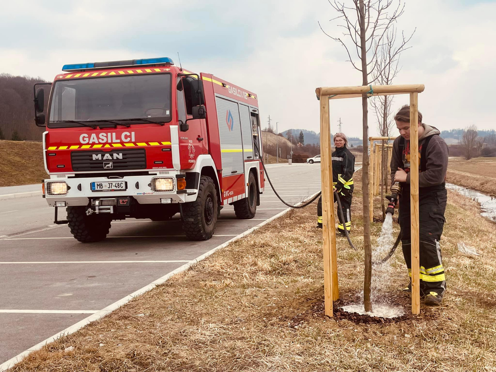 Župan Žmak se je zahvalil PGD Pesnica za doprinos h krajinski ureditvi občine. Foto: arhiv občine