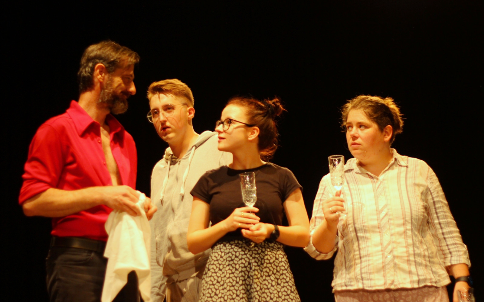 Uprizoritev drame "Zabava za rojstni dan" – Sodobna tragedija, ki nagovarja temne plati človeških odnosov. Igralci že pridno vadijo, da nas konec septembra navdušijo z novo igro.