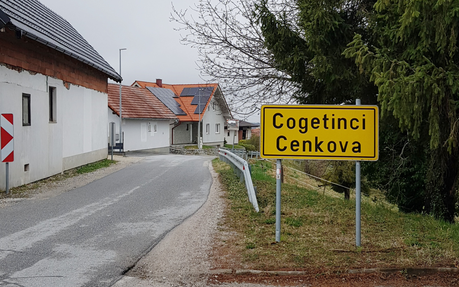 Del trase, ob kateri bodo obnovili vodovod, hkrati pa bodo pod zemljo položili cevi za optične kable. Foto: arhiv občine