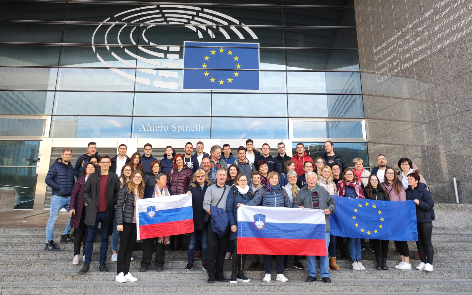 Pred evropskim parlamentom. Foto: osebni arhiv