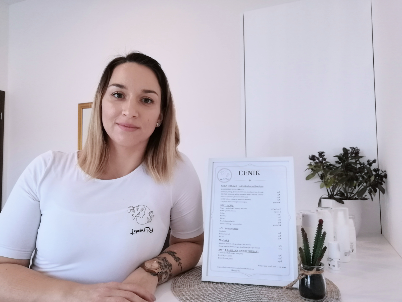 Laura Rožman je svoj studio poimenovala Lepotni Raj (prvi dve inicialki nakazujeta njeno ime in priimek
