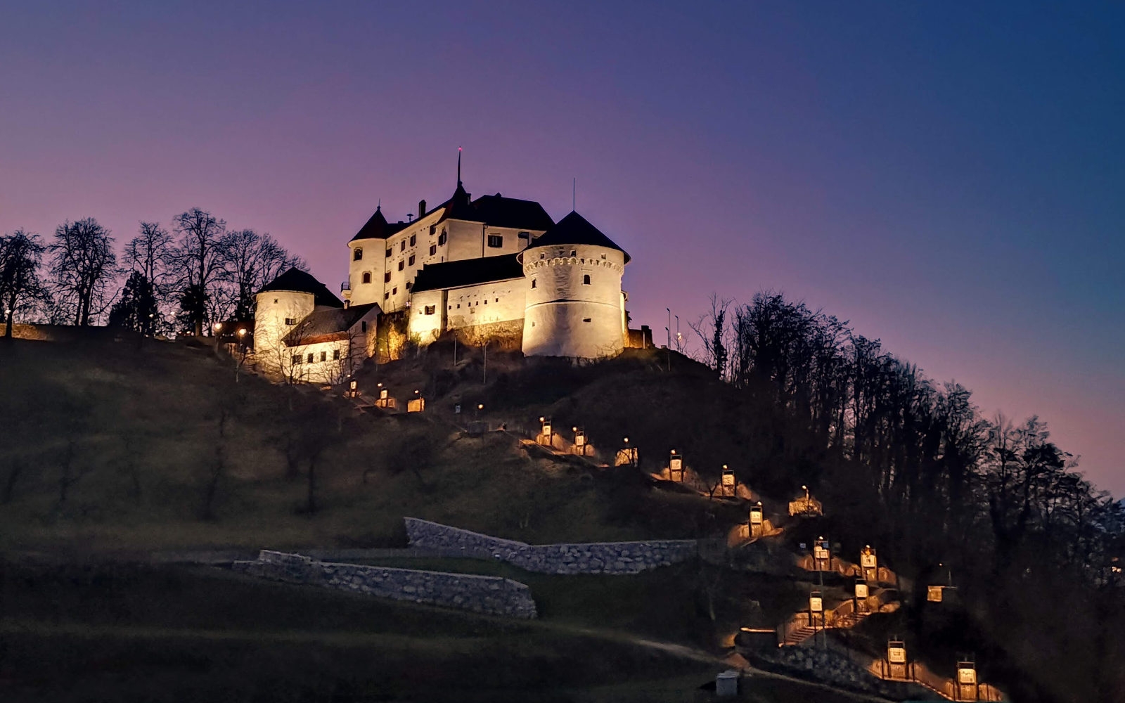 Pogled na grad zvečer. Foto: Aleksander Kavčnik