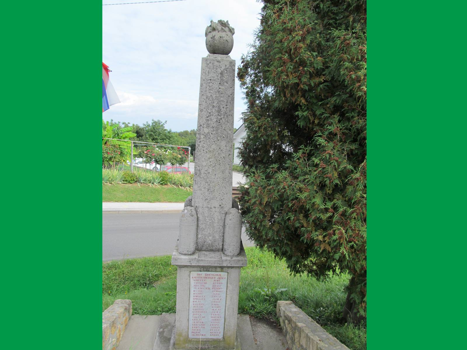 Značilni spomenik padlim v prvi svetovni vojni v Cerkvenjaku. Foto Marjan Toš.