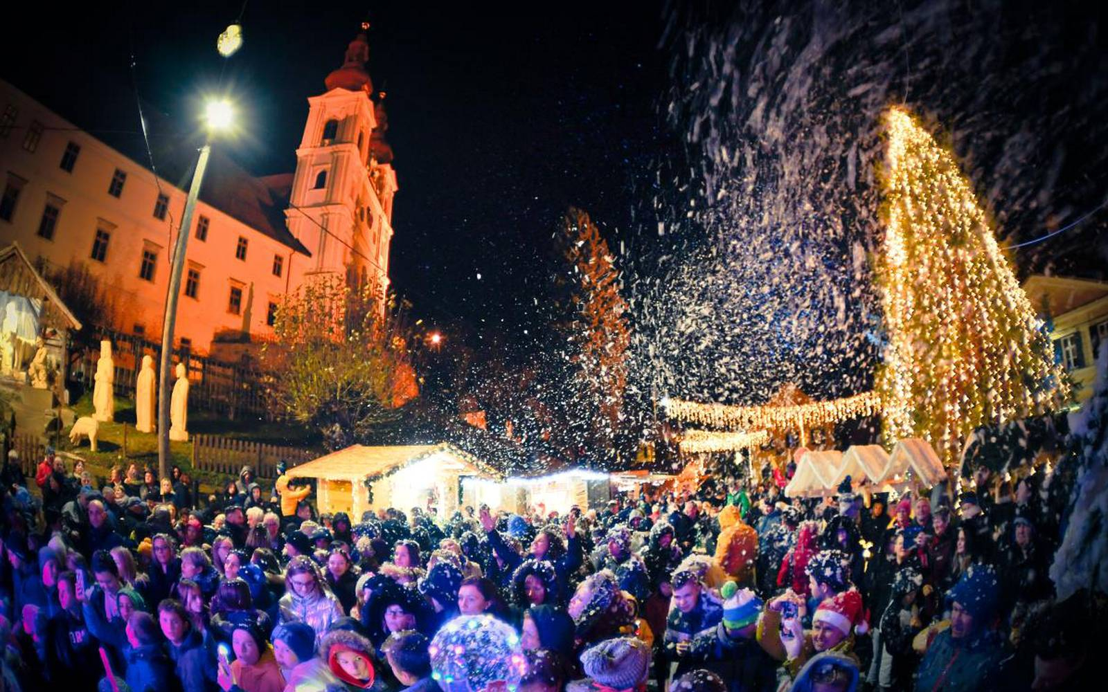 Trojiška zimska pravljica je množično obiskana. Foto: Marjan Toš.