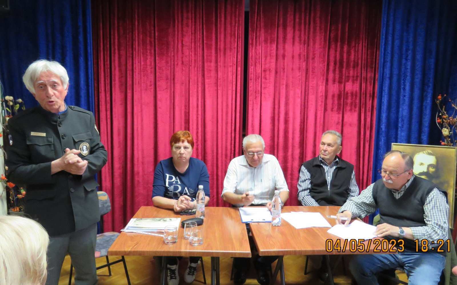 Predsednik Aleš Arih (levo) in predsedstvo letnega zbora (arhiv DDGM Maribor). Foto: arhiv društva