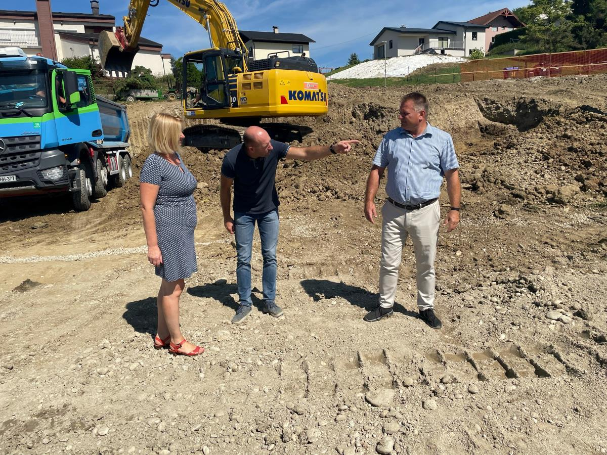 Pričetek pripravljalnih del so si danes na terenu ogledali tudi župan občine Šentilj mag. Štefan Žvab, direktorica občinske uprave mag. Petra Pucko in vodja investicije Vojko Titan. Foto: arhiv občine