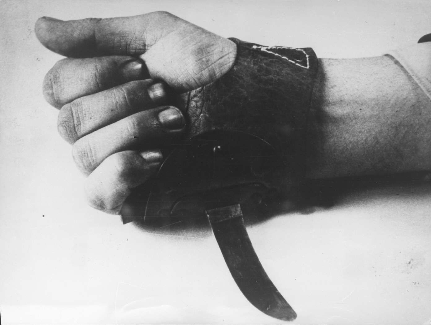 Rome so na veliko uničevali tudi v taborišču smrti Jasenovac – v »balkanskem Auschwitzu«, od koder je tudi znameniti nož »srbosjek«. Wikipedija.