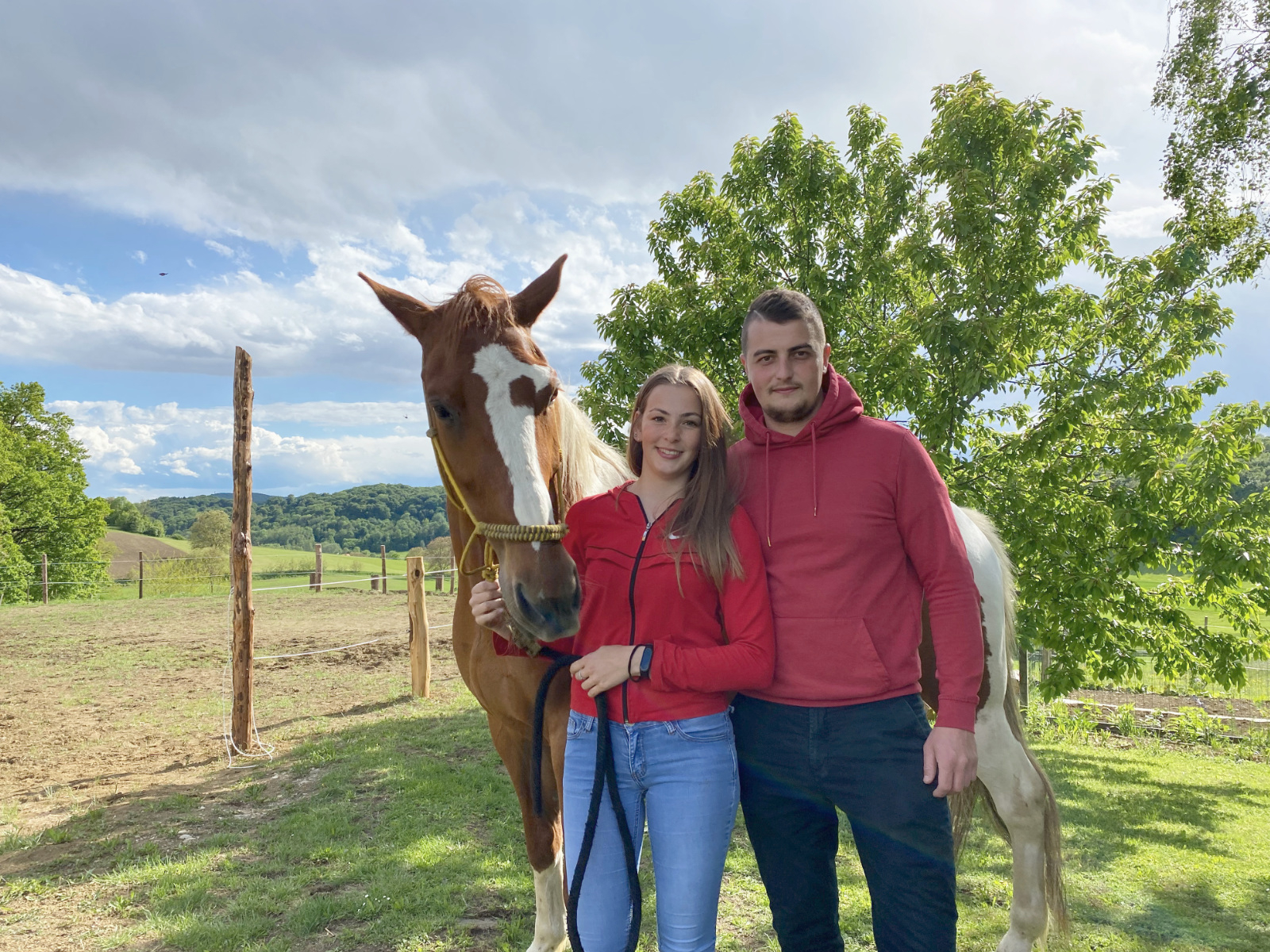 Tjaša Leš in Gašper Skrbinšek, gonilni sili Konjeniškega društva Razpotje Foto: Nina Zorman