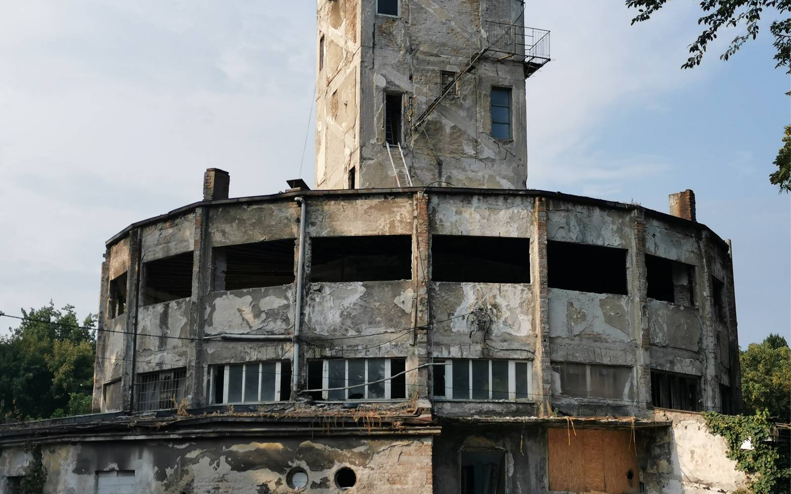 Ostanki taborišča »Staro sajmište« v Beogradu v katerem so ubijali Jude in Rome. Foto: Marjan Toš.