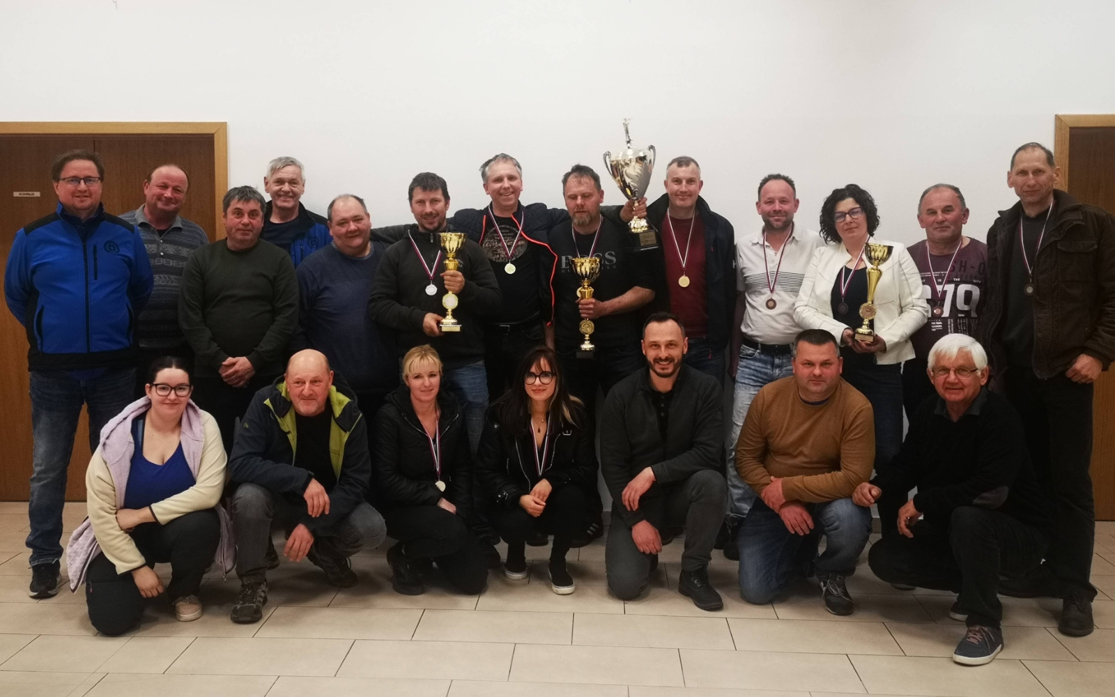 Skupinska slika sodelujočih na zaključku Medobčinske lige. Foto: arhiv SD Trnovska vas