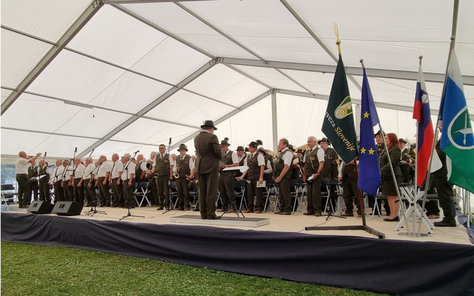 Zbori in rogisti pred nastopom na Visokem. Foto: arhiv LZS