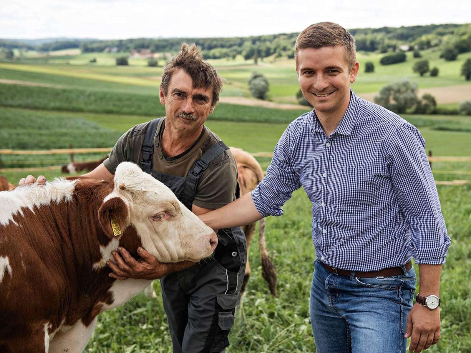 Aljaž Toplak z očetom Vladom Toplakom. Meni, da se zgodba vrhunskega zorjenega mesa začne pri spoštovanju in ljubezni do živali. Slovenskemu mesu je treba vrniti spoštovanje.