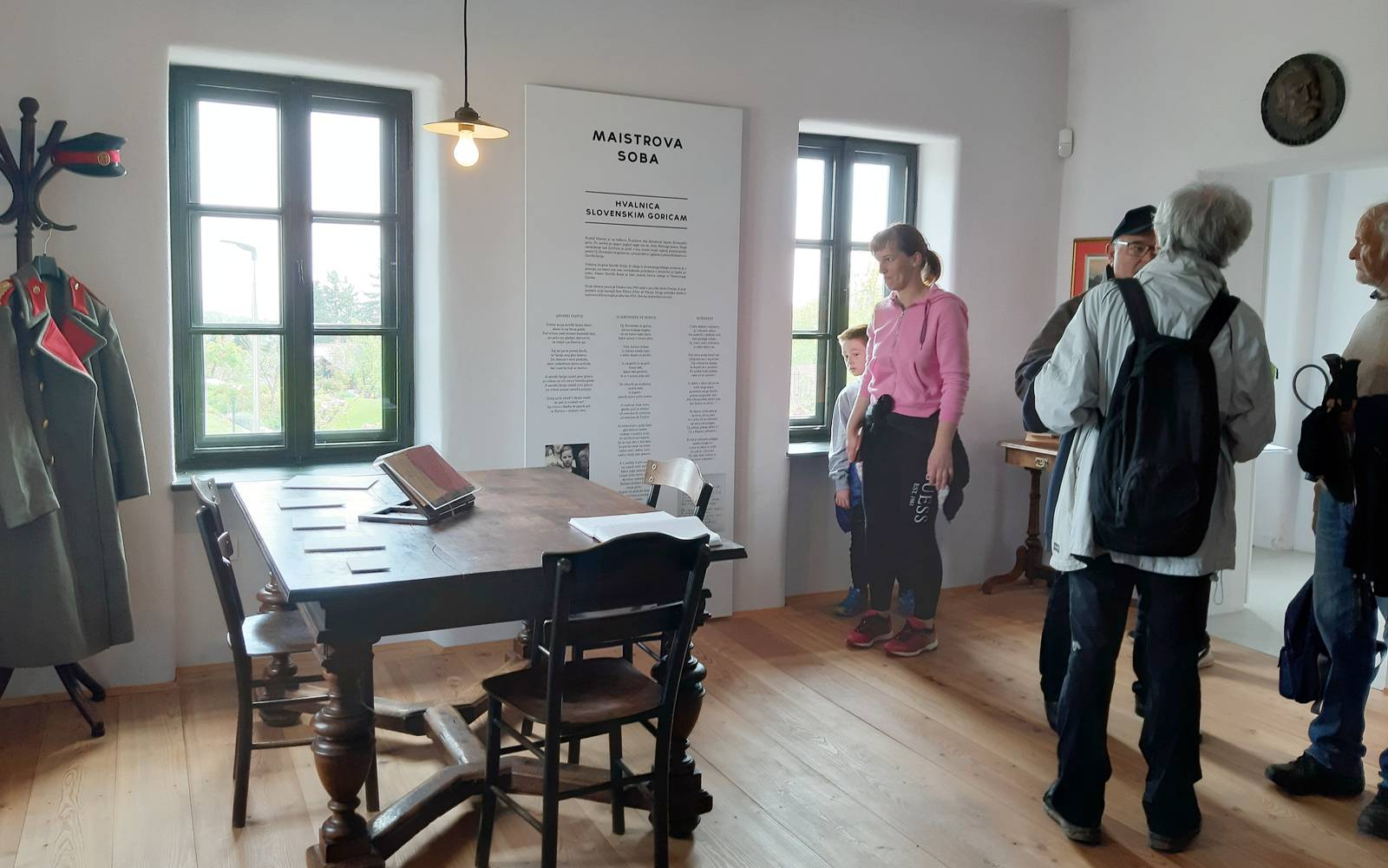 V »Maistrovi sobi« v Štupičevi vili na Zavrhu je vedno živahno. Foto: Marjan Toš.