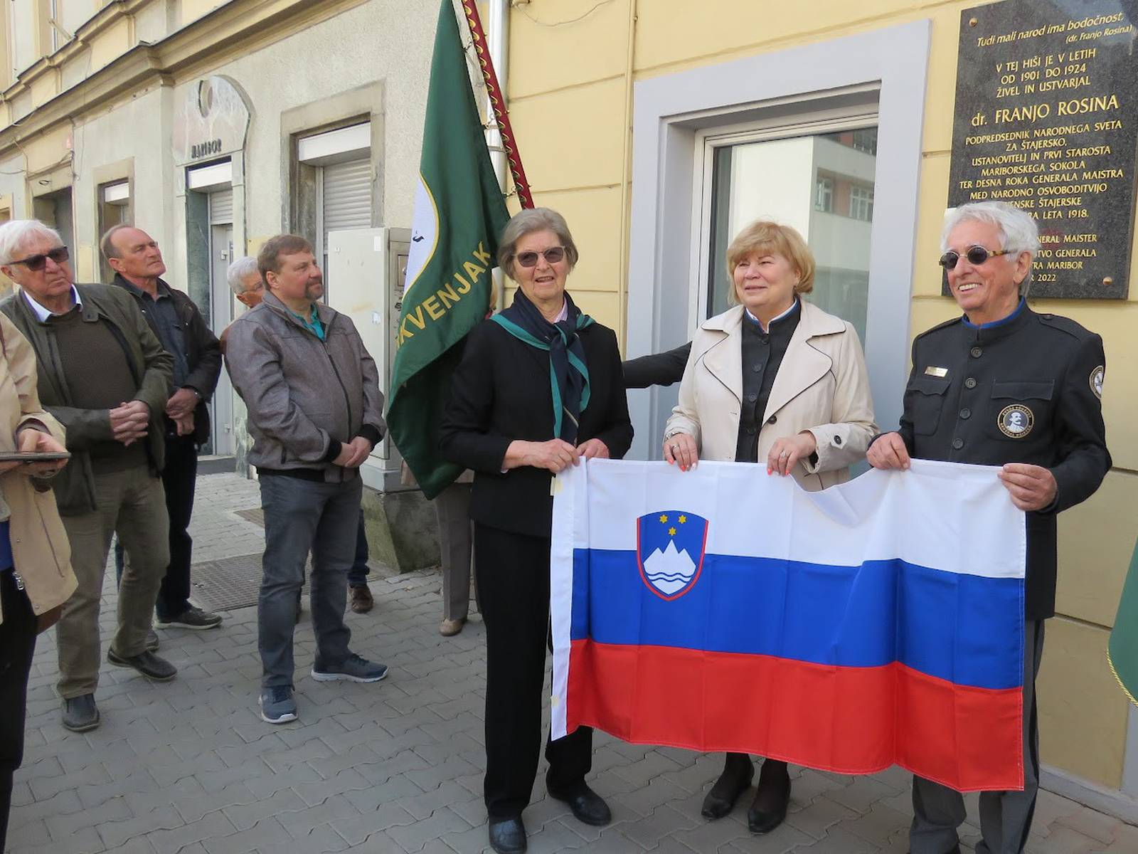 Slovesno odkritje spomiske plošče dr. Franju Rosini. Foto: arhiv DDGM Maribor