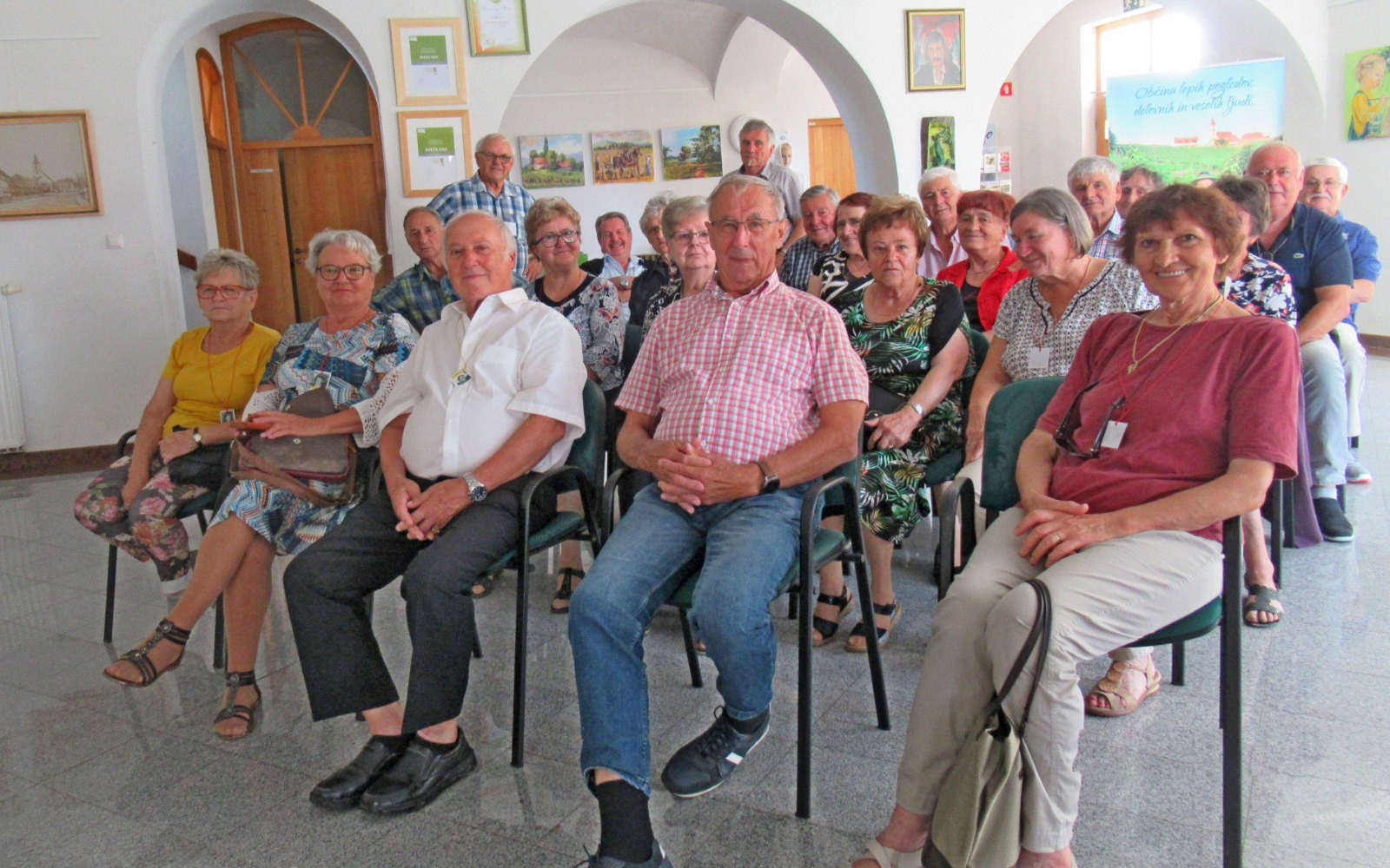 Nekdanji sošolci 8. razreda OŠ Zg. Ščavnica, današnje OŠ Sv. Ana v Slovenskih goricah. Foto: Viktor Zemljič