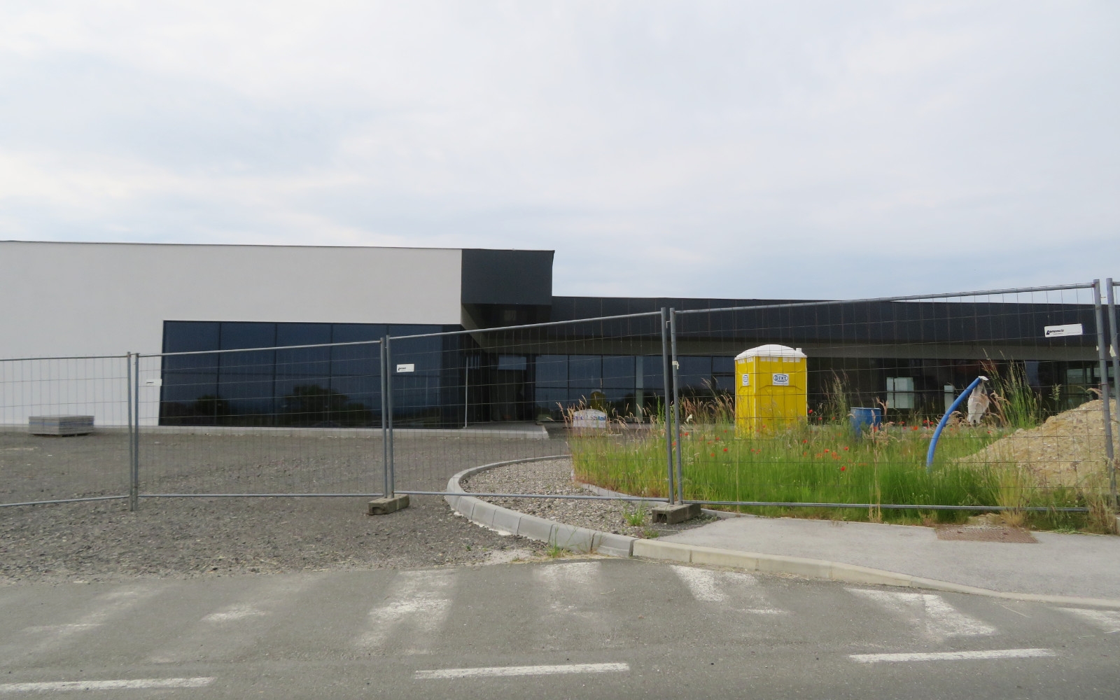 Pred novo trgovino bo veliko parkirišče. Foto: Tomaž Kšela