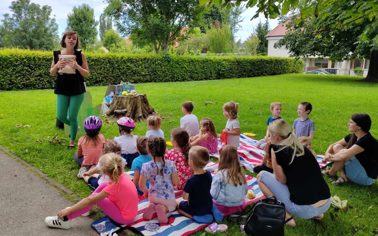 Pravljice pod kostanji uspele tudi letos. Foto: Petra Muršec